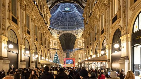 Natale a Milano, Gucci accende l’albero e la volta dell’Ottagono in 